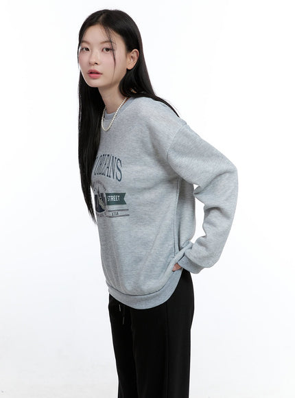 graphic-long-sleeve-crewneck-sweater-oo429