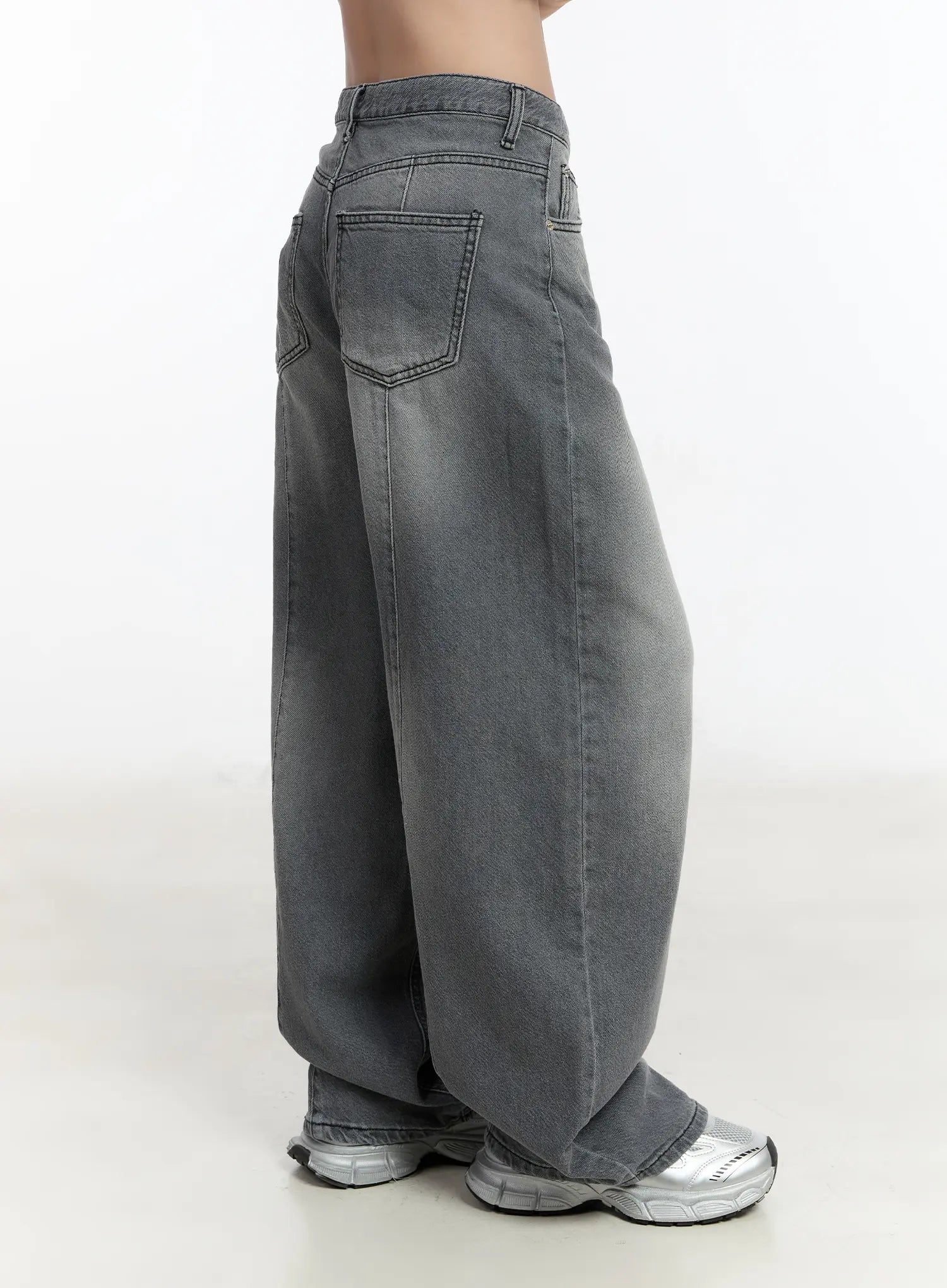 armani-washed-wide-leg-jeans-cm511