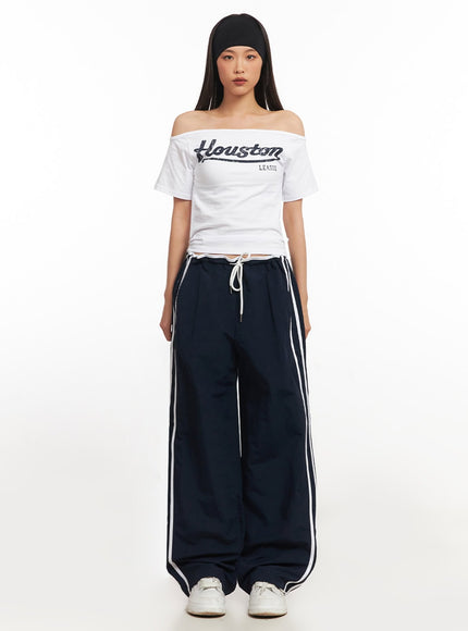 cotton-graphic-off-shoulder-t-shirt-ia507