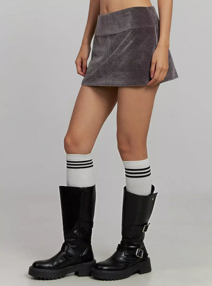 velvet-low-rise-mini-skirt-ij502