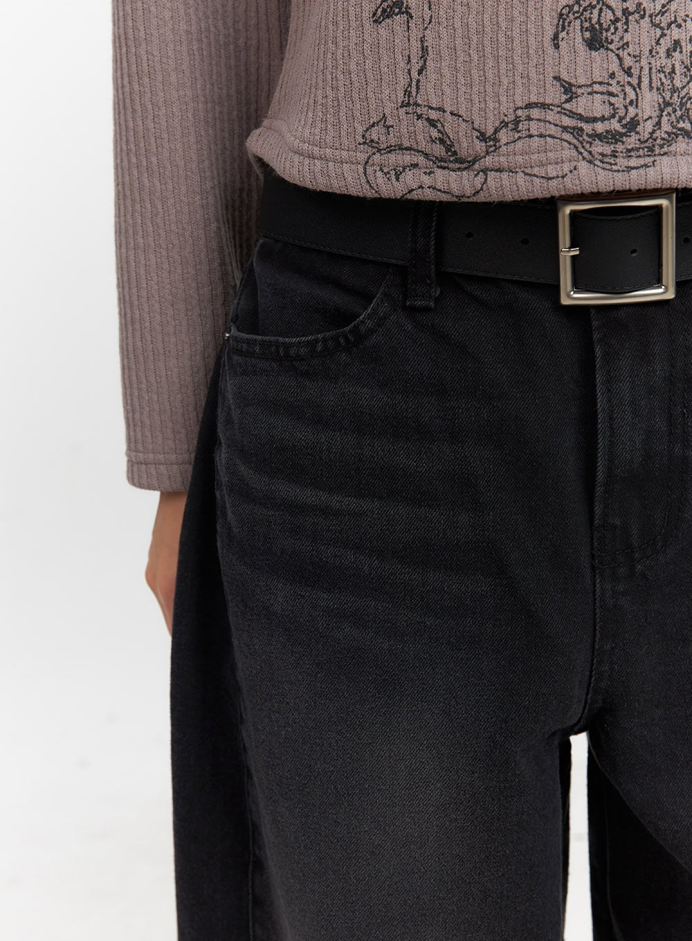 Ashly Wide-Leg Jeans IF511 in washed black, waist close-up on model, five-pocket construction with square-buckle black belt, washed denim texture visible.