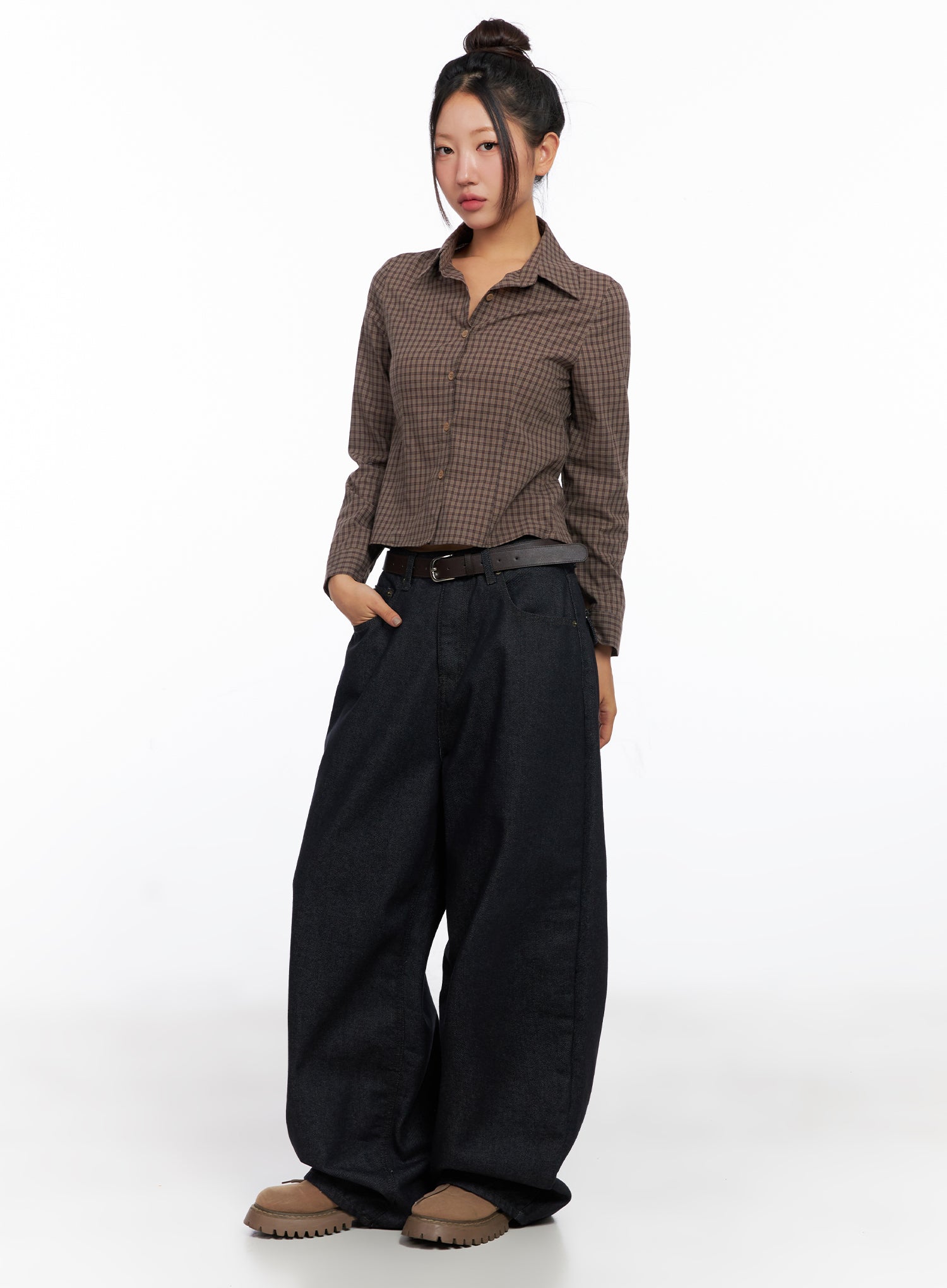 Miller Balloon Baggy Jeans CO515 in dark blue, front three-quarter view on model, styled with brown plaid cropped shirt and brown belt, extreme wide-leg pooling at hem.