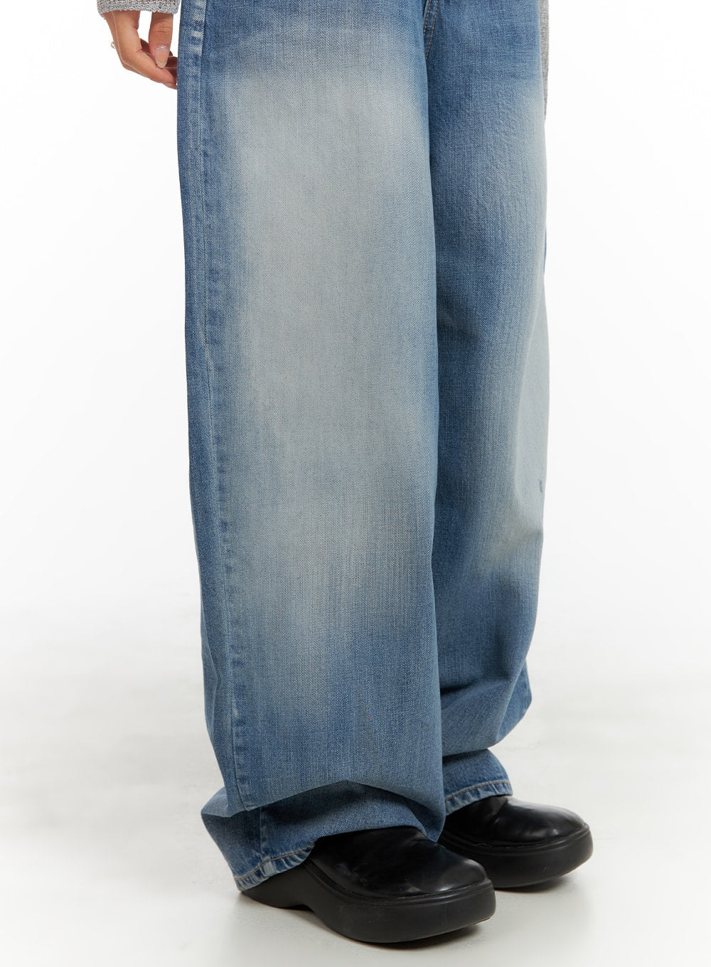 Comfy Wide Fit Baggy Jeans CA408 in blue, lower-leg close-up on model, wide hem pooling over black platform shoes, washed denim with light fading and seam detail visible.