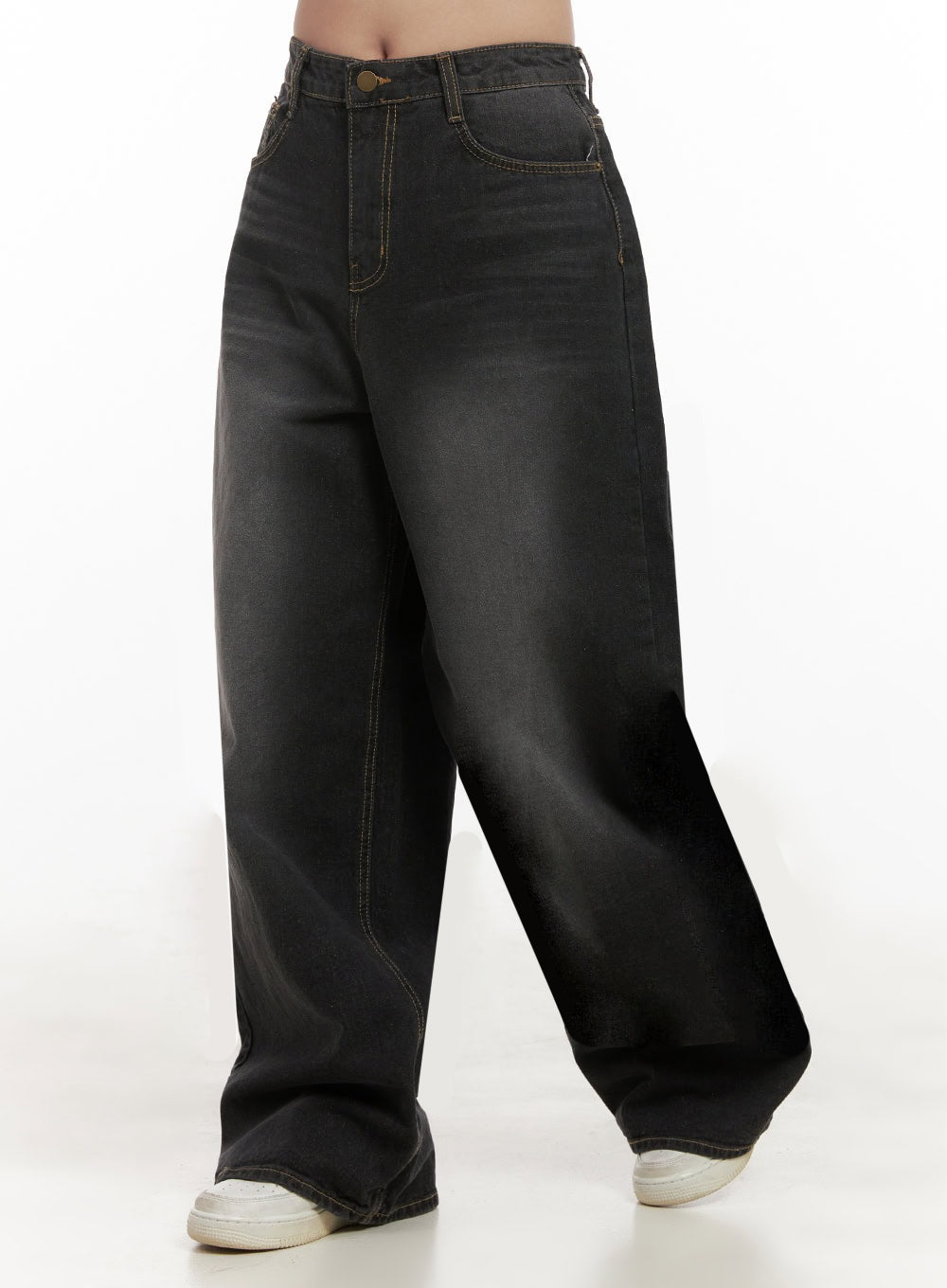 Christina Washed Baggy Jeans IJ510 in black, side-angle close-up on model, showing high waist, front pocket detail, contrast stitching, and extra-wide leg with washed cotton denim.