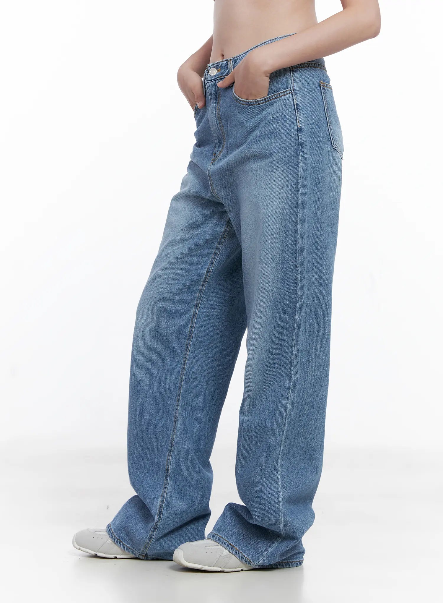 Jung Straight-Leg Washed Jeans CG521 in blue, side view on model, highlighting high waist, straight wide-leg silhouette, side seam stitching, and washed blue cotton fabric.