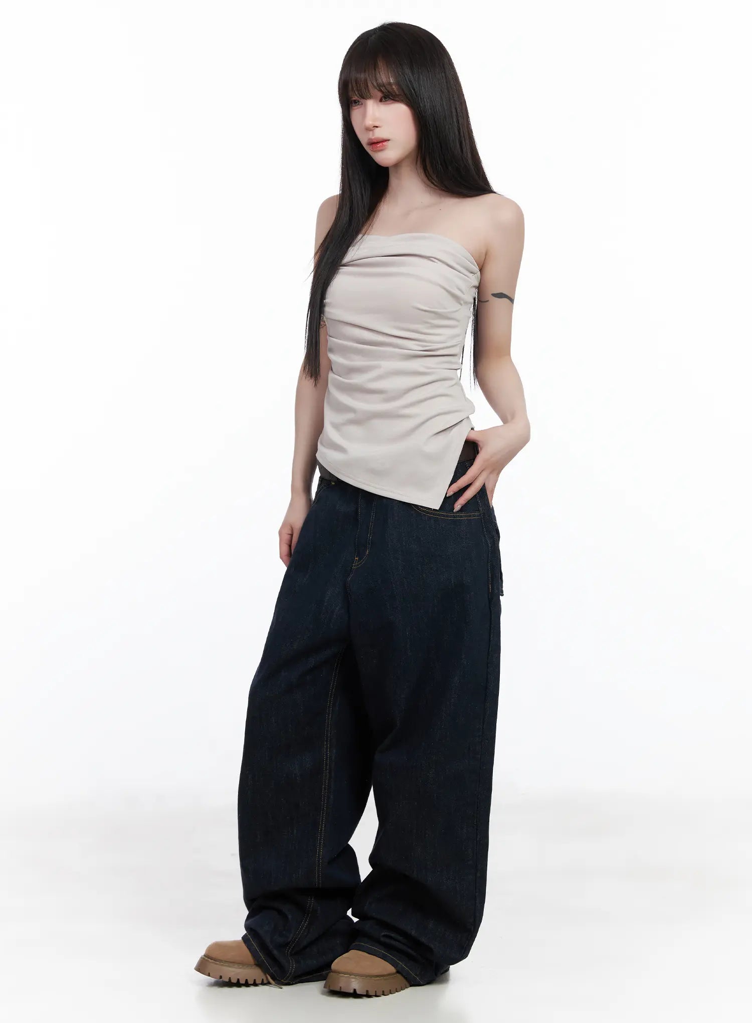 rowyn-wide-leg-jeans-with-pocket-detail-cf523