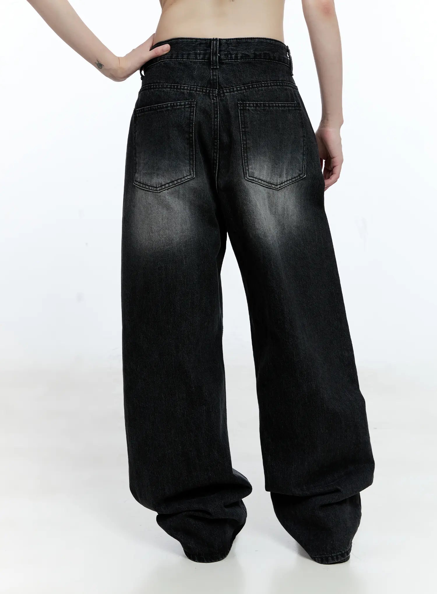 Gayeon Washed Wide-Leg Jeans CG507 in black, back view on model, showing two back patch pockets with stitching detail, washed cotton fabric with faded finish.