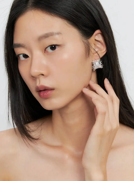 modern-chic-statement-earrings-is515