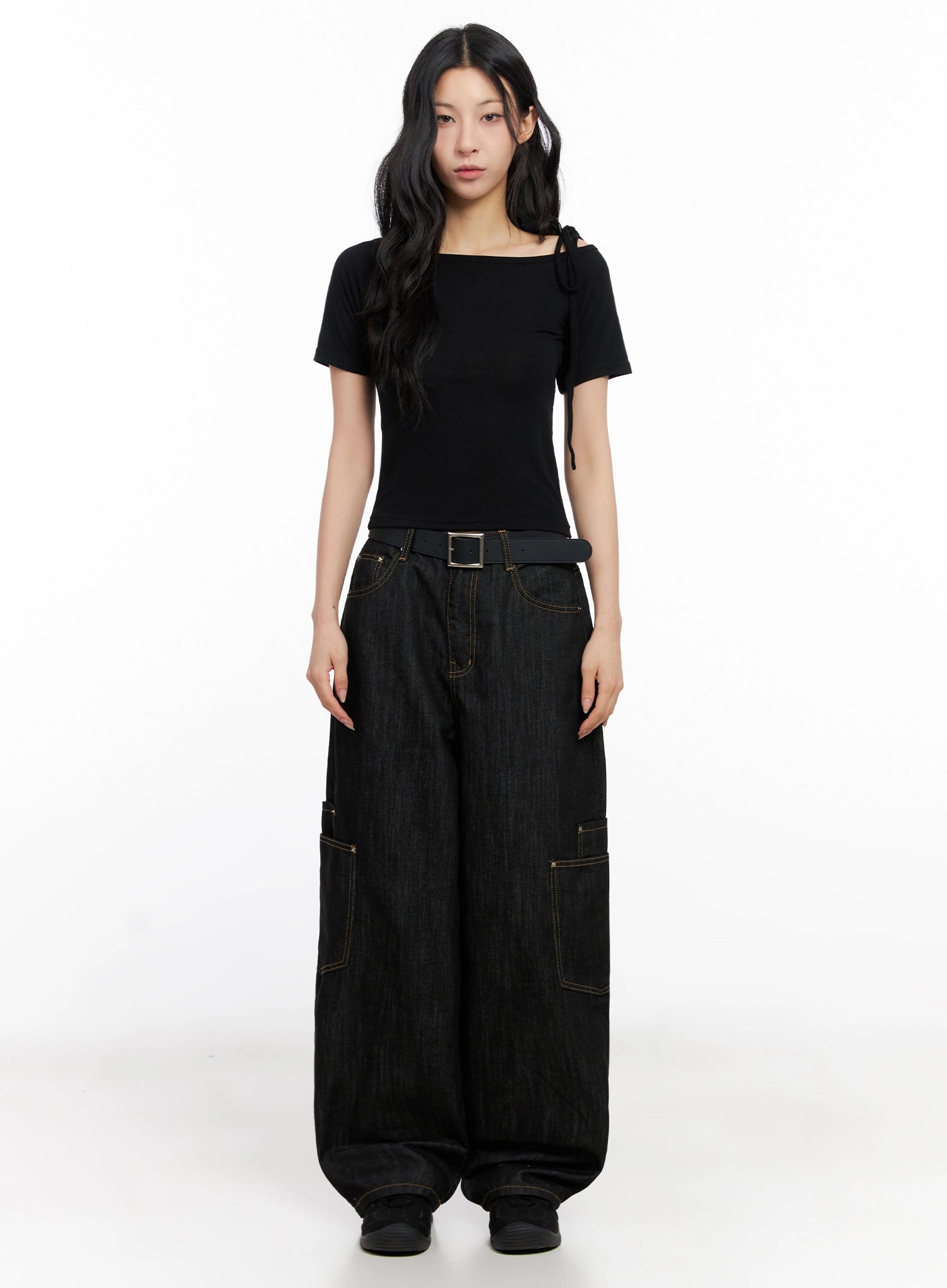 Dahee Wide-Leg Cargo Jeans IG508 in black, full-body front on model facing forward, styled with black asymmetric crop tee and black belt, floor-grazing wide leg with cargo pocket detail.
