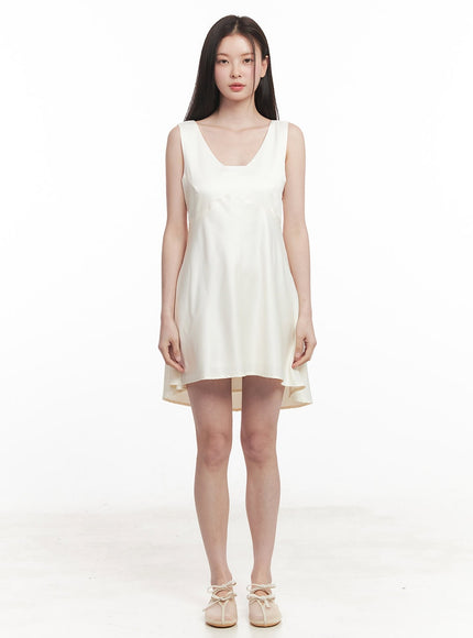 satin-v-neck-sleeveless-mini-dress-iy513-2