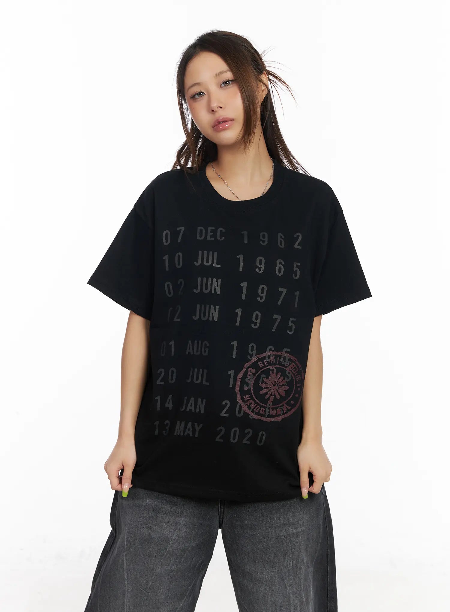 graphic-date-print-t-shirt-cm520 / Black