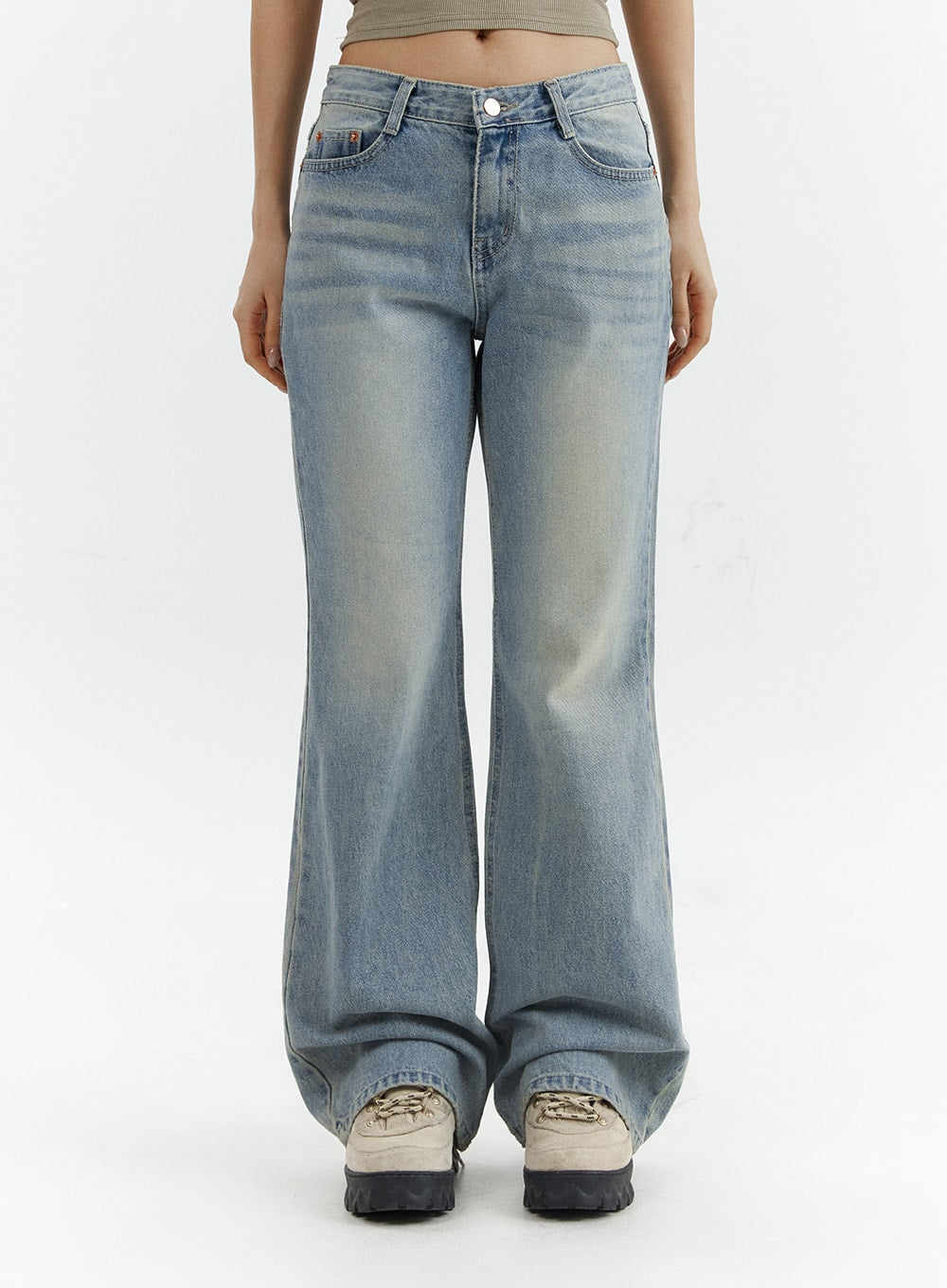 low-waist-cargo-flare-jeans-cj423