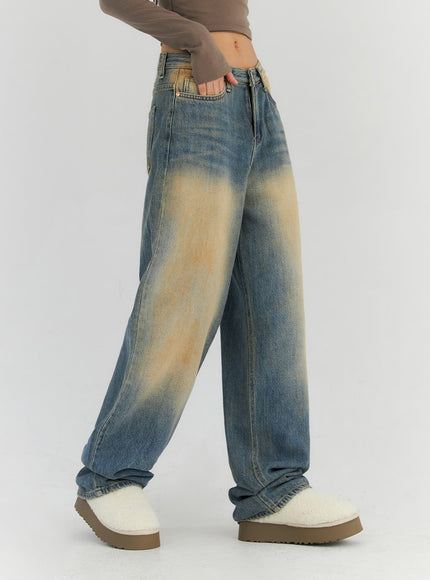 light-washed-straight-leg-denim-jeans-cn314