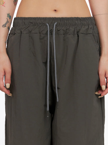 relaxed-fit-draw-string-pants-is515