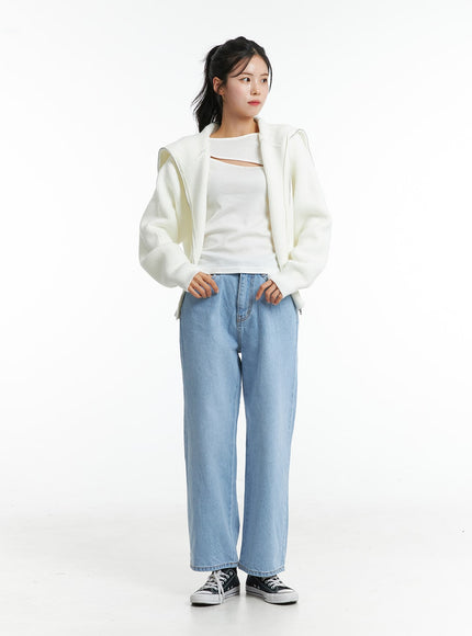 light-washed-straight-jeans-on329