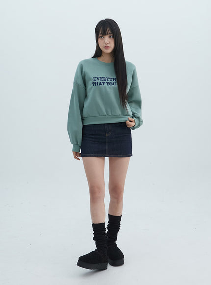 lettering-crop-sweatshirt-on310