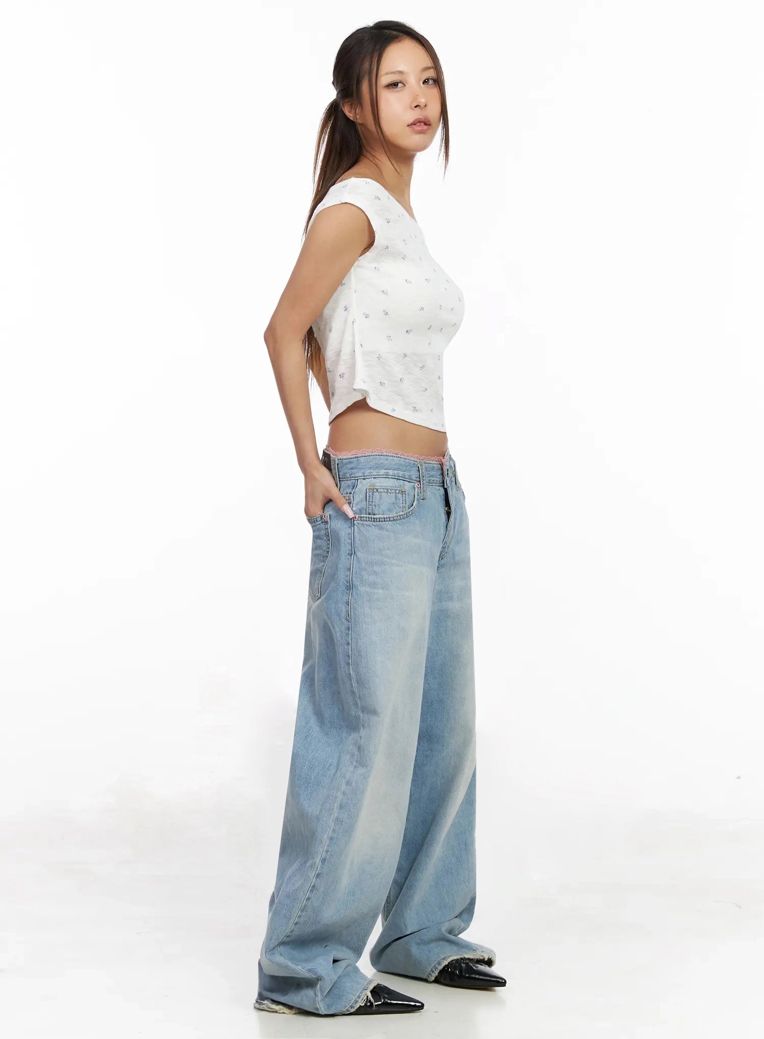 asymmetric-floral-off-shoulder-crop-top-iy514