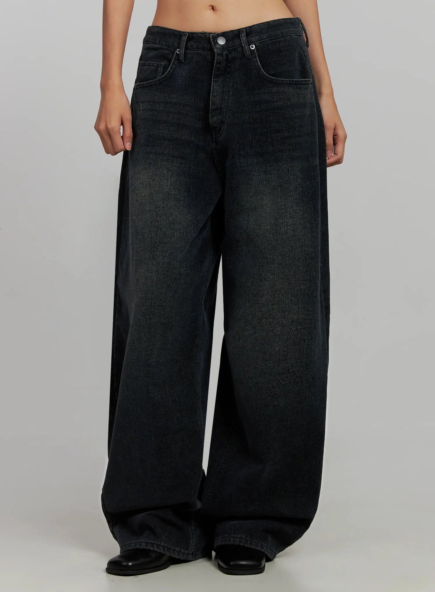 Aubree Washed Wide Jeans IJ502 in dark blue, front half-body shot on model, emphasizing ultra-wide leg silhouette and faded wash gradient across thighs, low-rise waist.