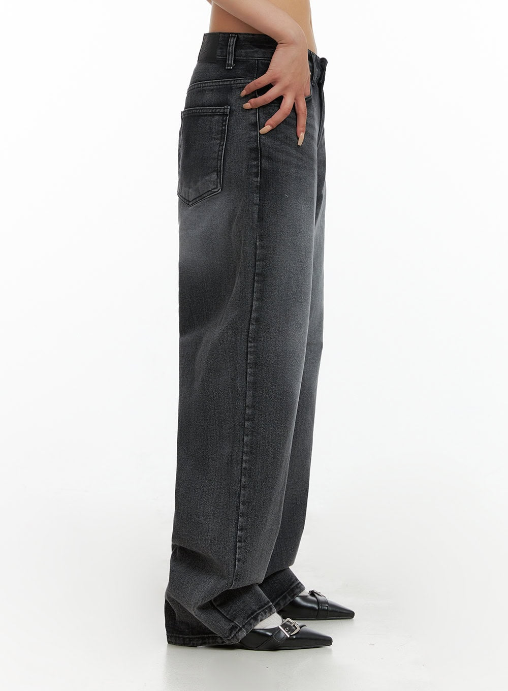 Low Rise Wide Leg Jeans CL415 in black, close-up side view on model, low-rise waistband detail with side pocket, washed cotton denim wide leg, floor-grazing length.