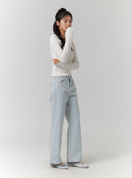 light-washed-straight-leg-jeans-oj422