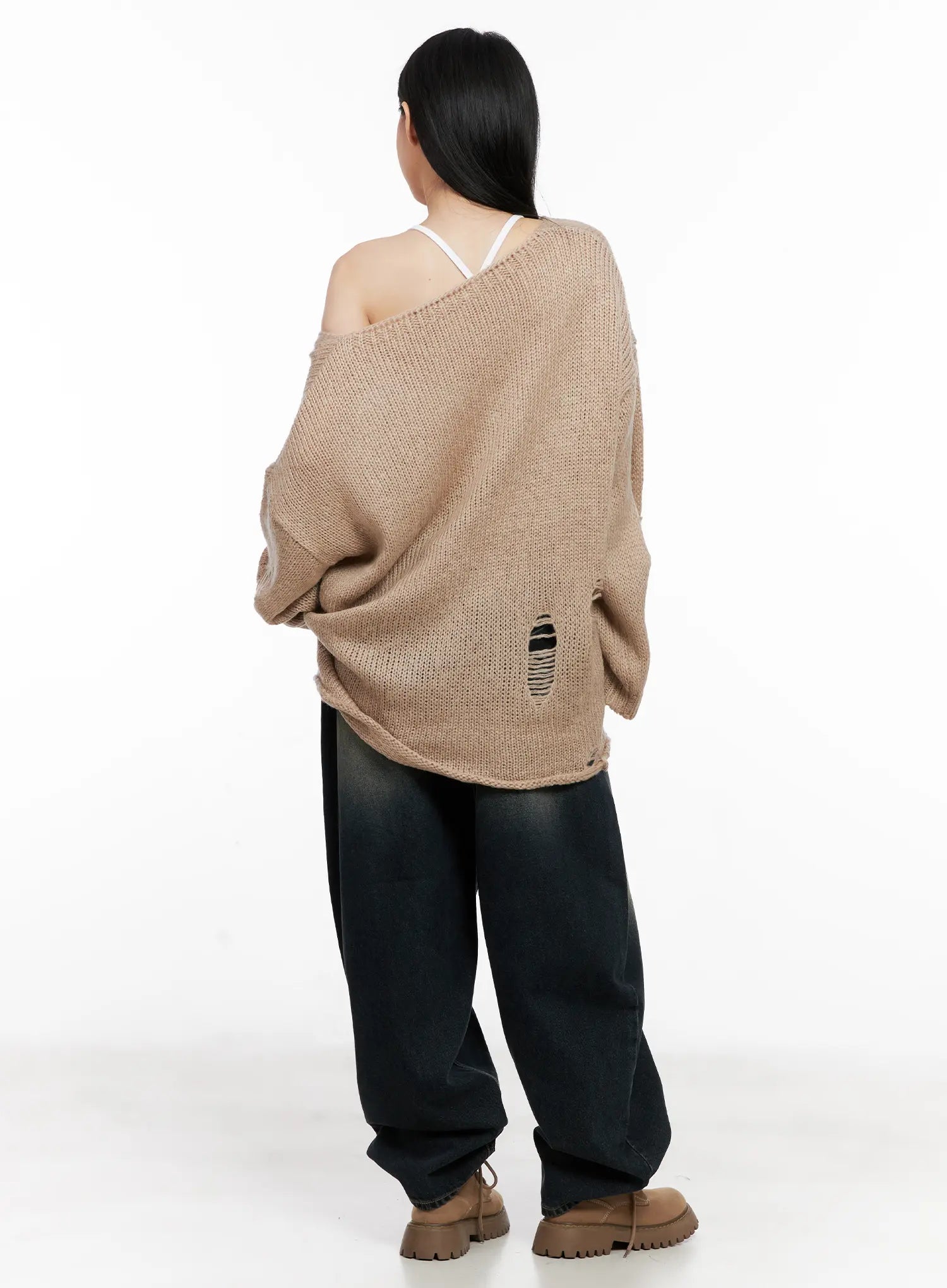 Hyer Washed Wide-Leg Jeans CG522 in dark blue, back full-length view on model, wide-leg washed cotton denim showing back pockets and faded finish, styled with loose beige knit and lug-sole boots.