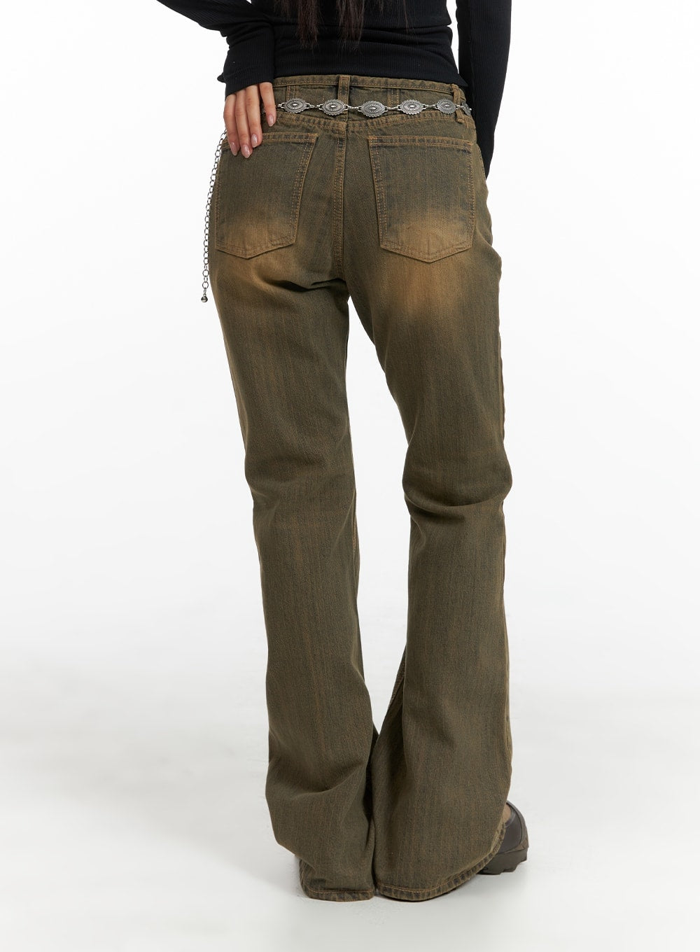 Vintage Washed Flared Jeans CM411 in dark blue, back view on model, slim bootcut flare from knee, back patch pockets, vintage brown wash with fading, styled with silver chain belt.