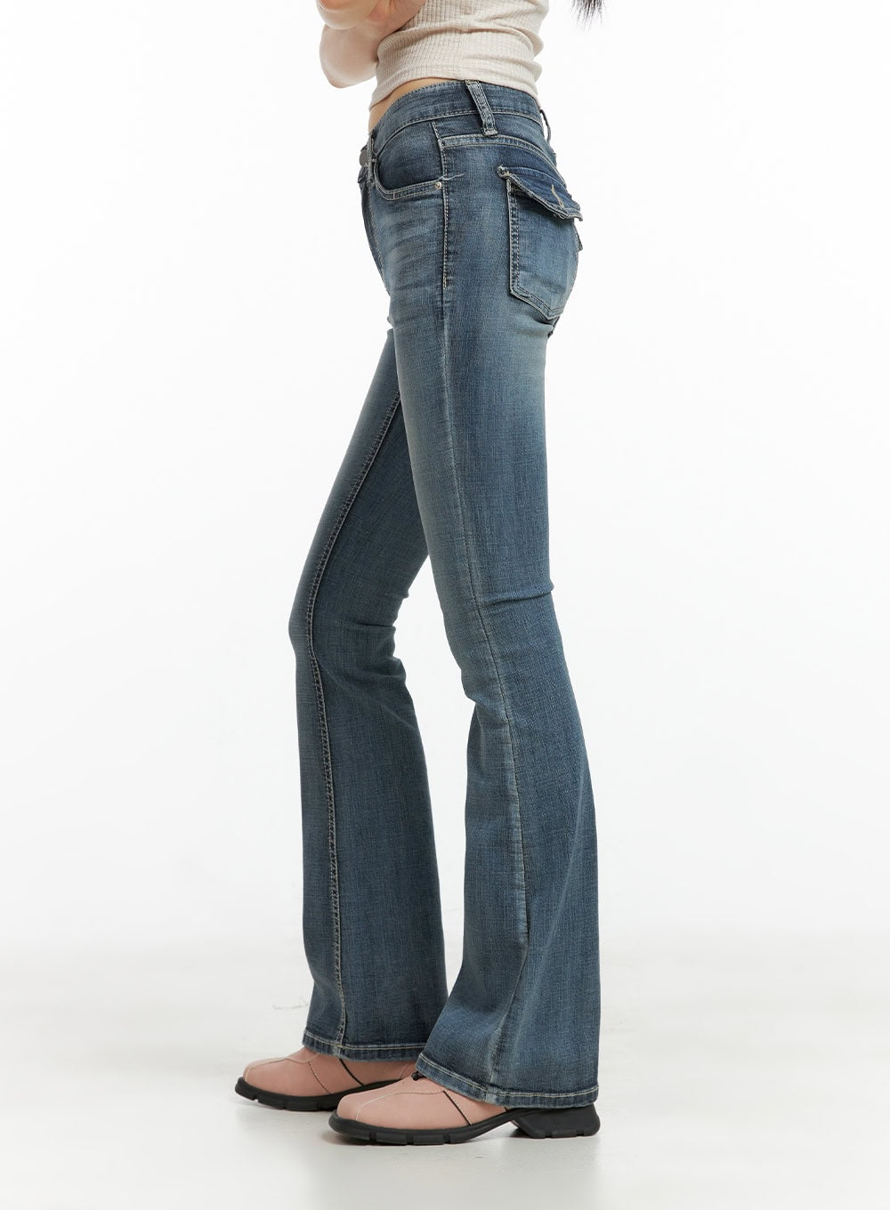 Tight Fit Low Waist Bootcut Jeans CL403 in dark blue, side close-up on model, hip-to-hem view showing flap side pocket detail and washed denim texture with bootcut silhouette.