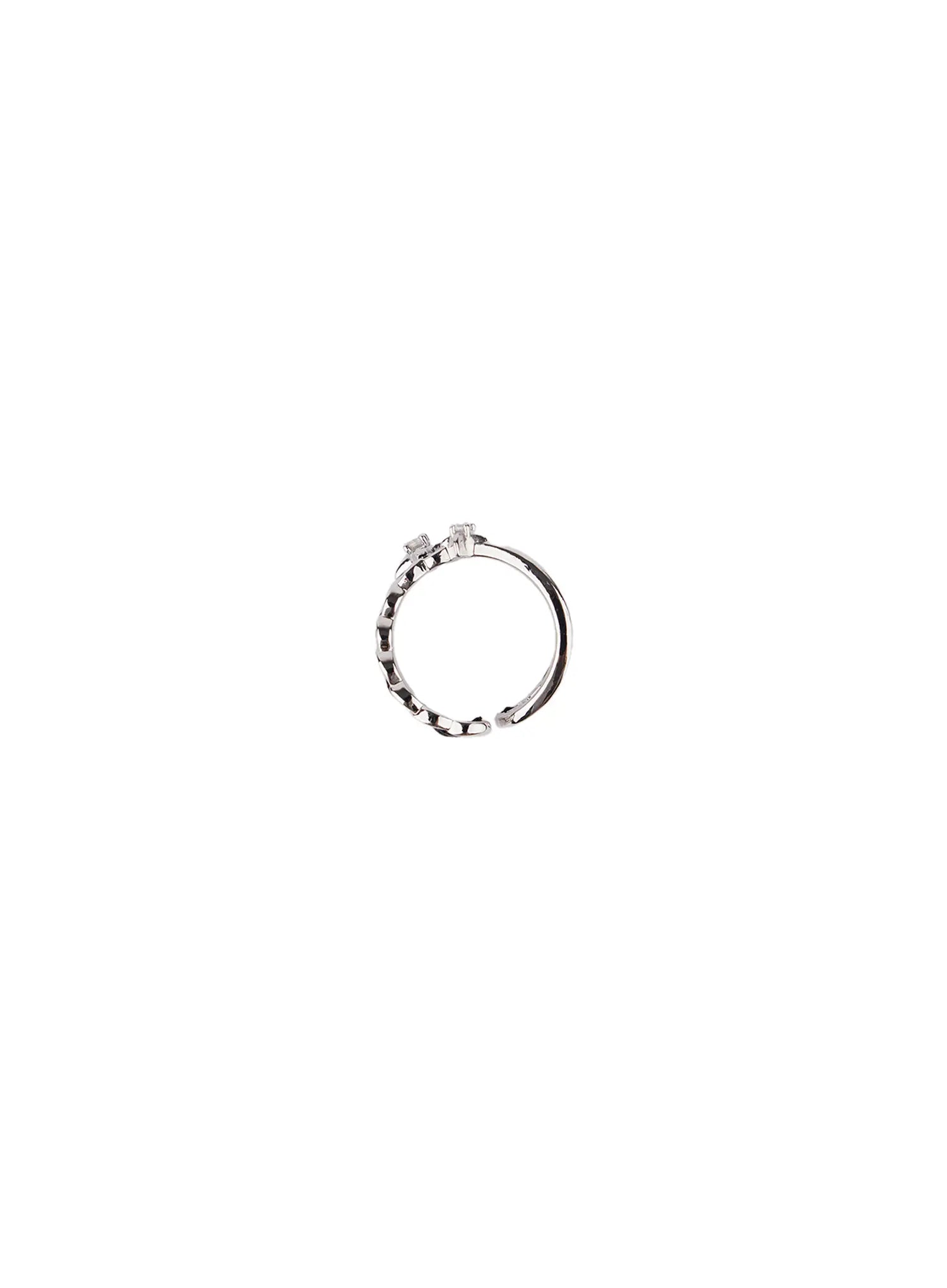 black-twisted-ring-cf525