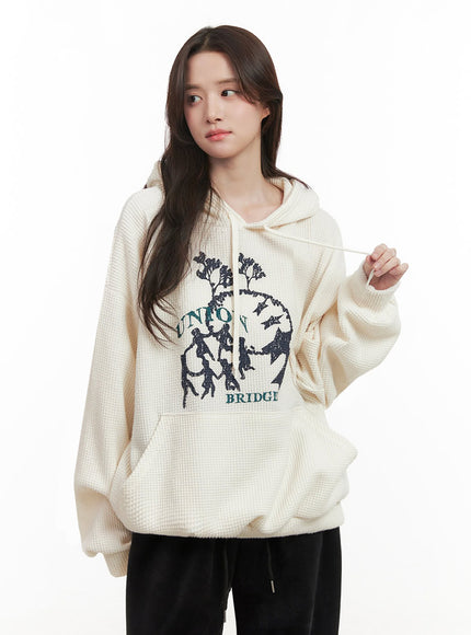 cozy-waffle-knit-graphic-hoodie-ij510