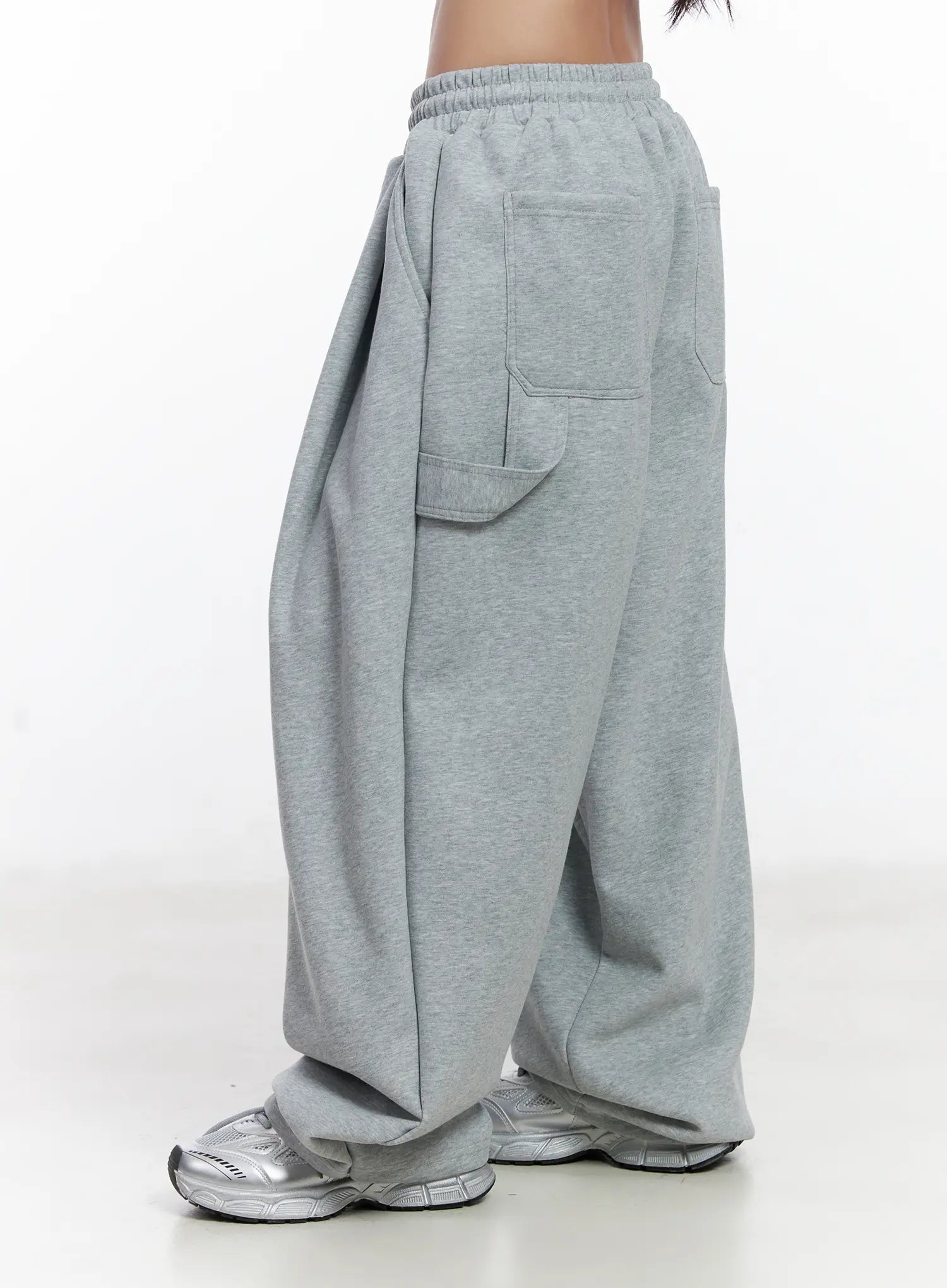 oversized-sweatpatns-cj530