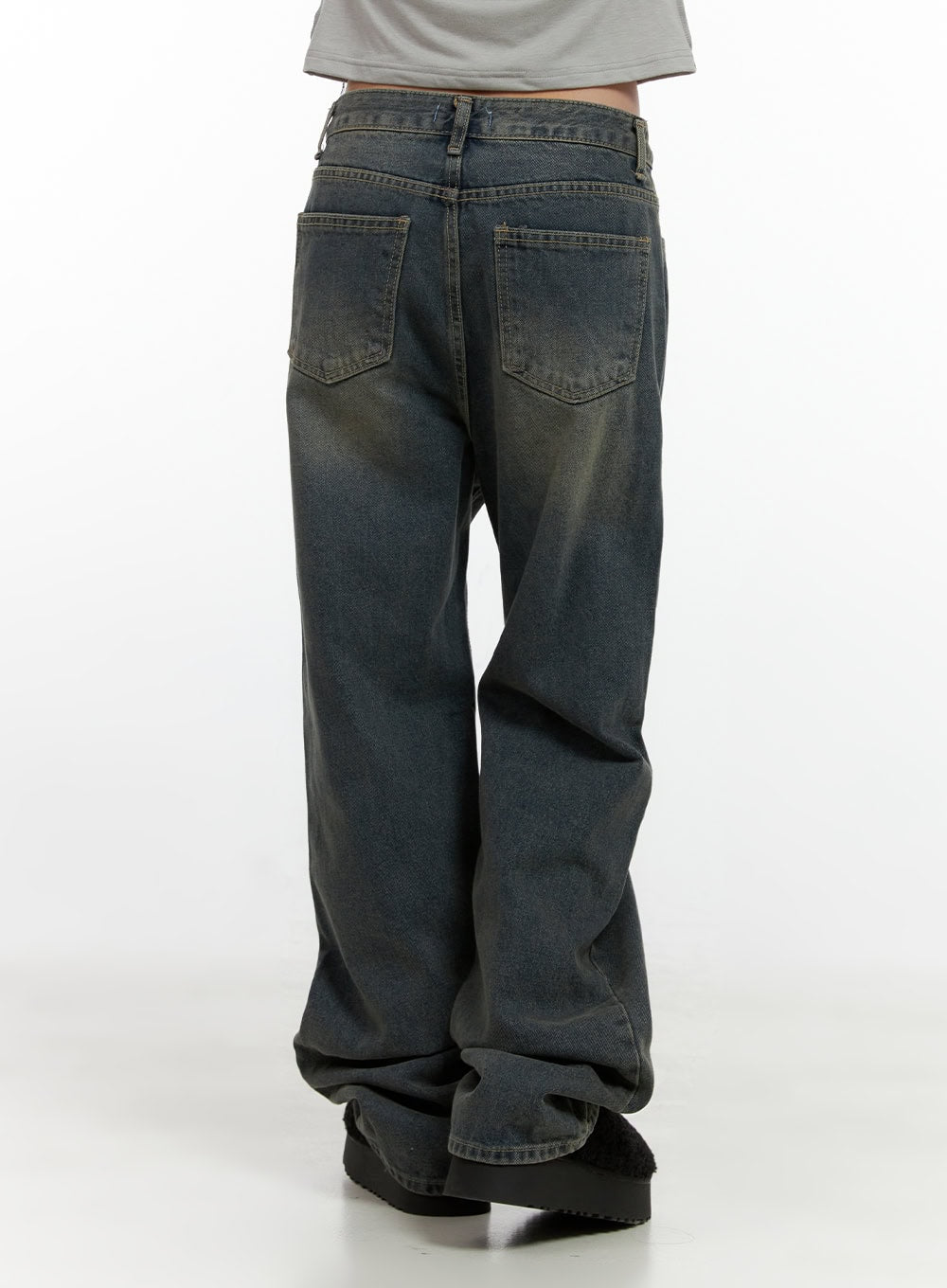 Alina Washed Wide-Leg Jeans CN407 in blue, back view on model from waist down, dual back pockets with visible stitching, vintage washed wide-leg denim pooling at hem.