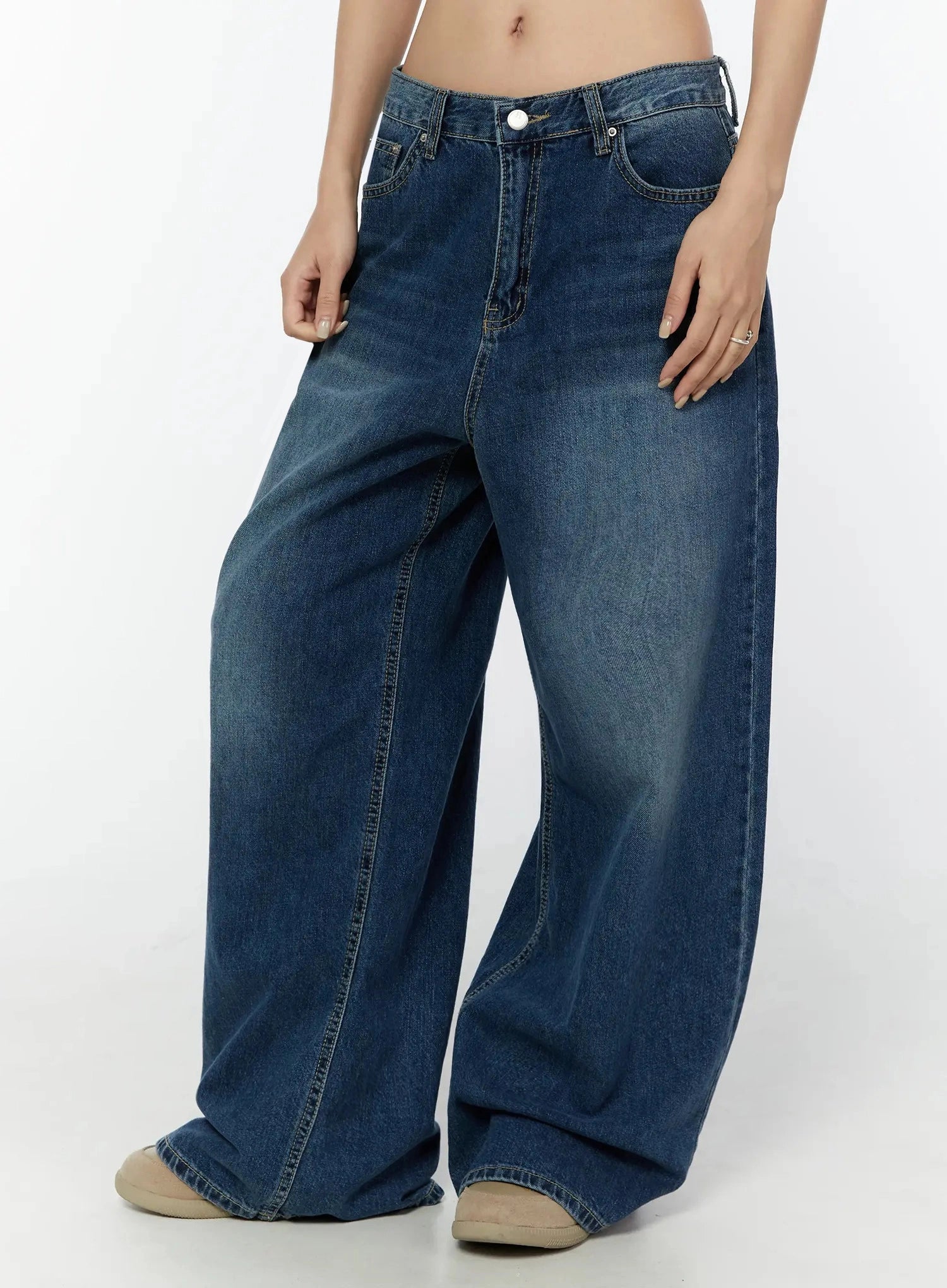 amos-wide-leg-washed-jeans-iu522