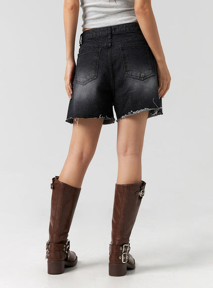 low-rise-wide-denim-shorts-cg302