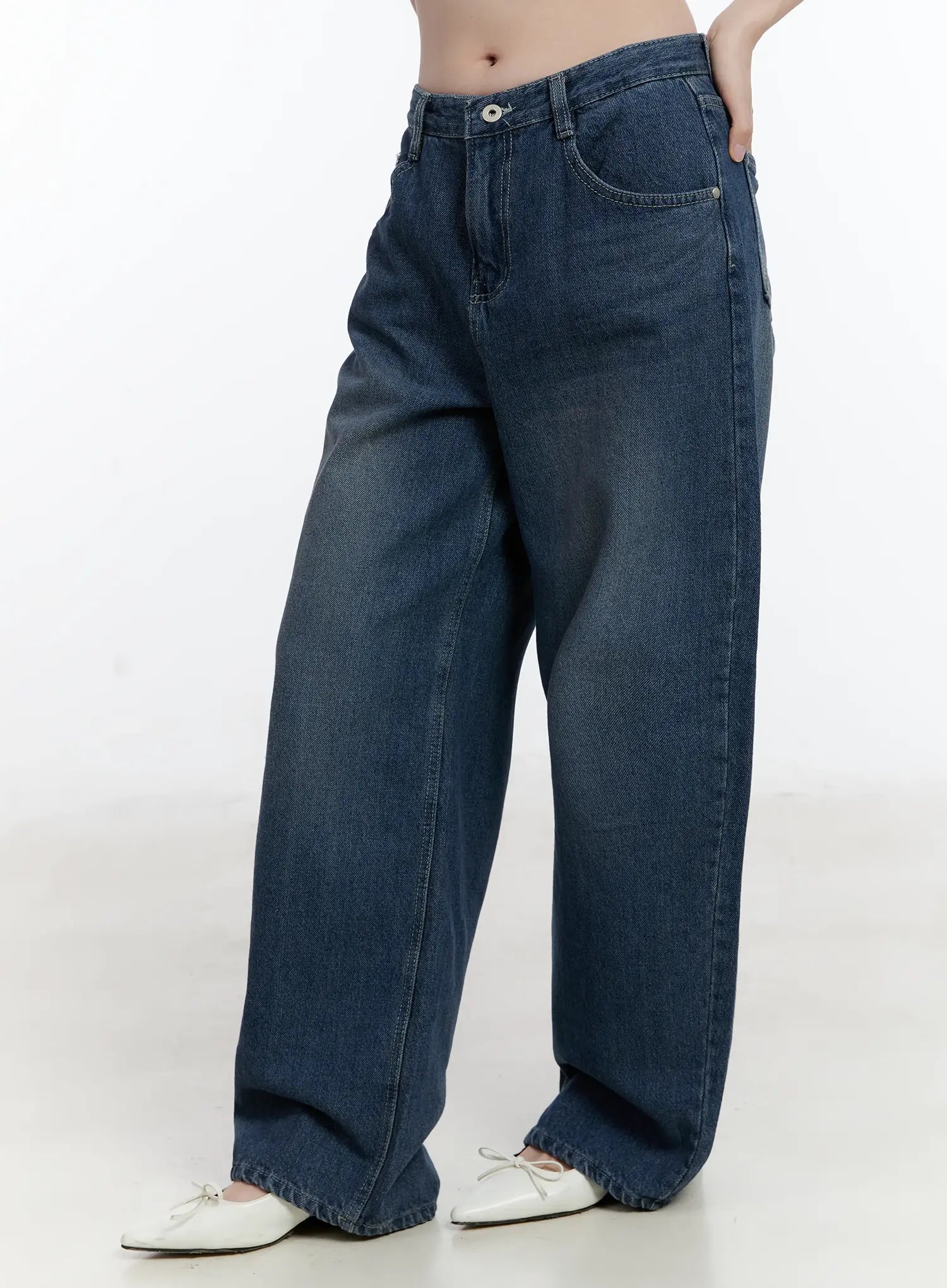 Della Casual Denim Wide Jeans ID511 in blue, front three-quarter crop shot on model, washed wide-leg denim, side pocket and washed fading detail visible, long length, white flats.