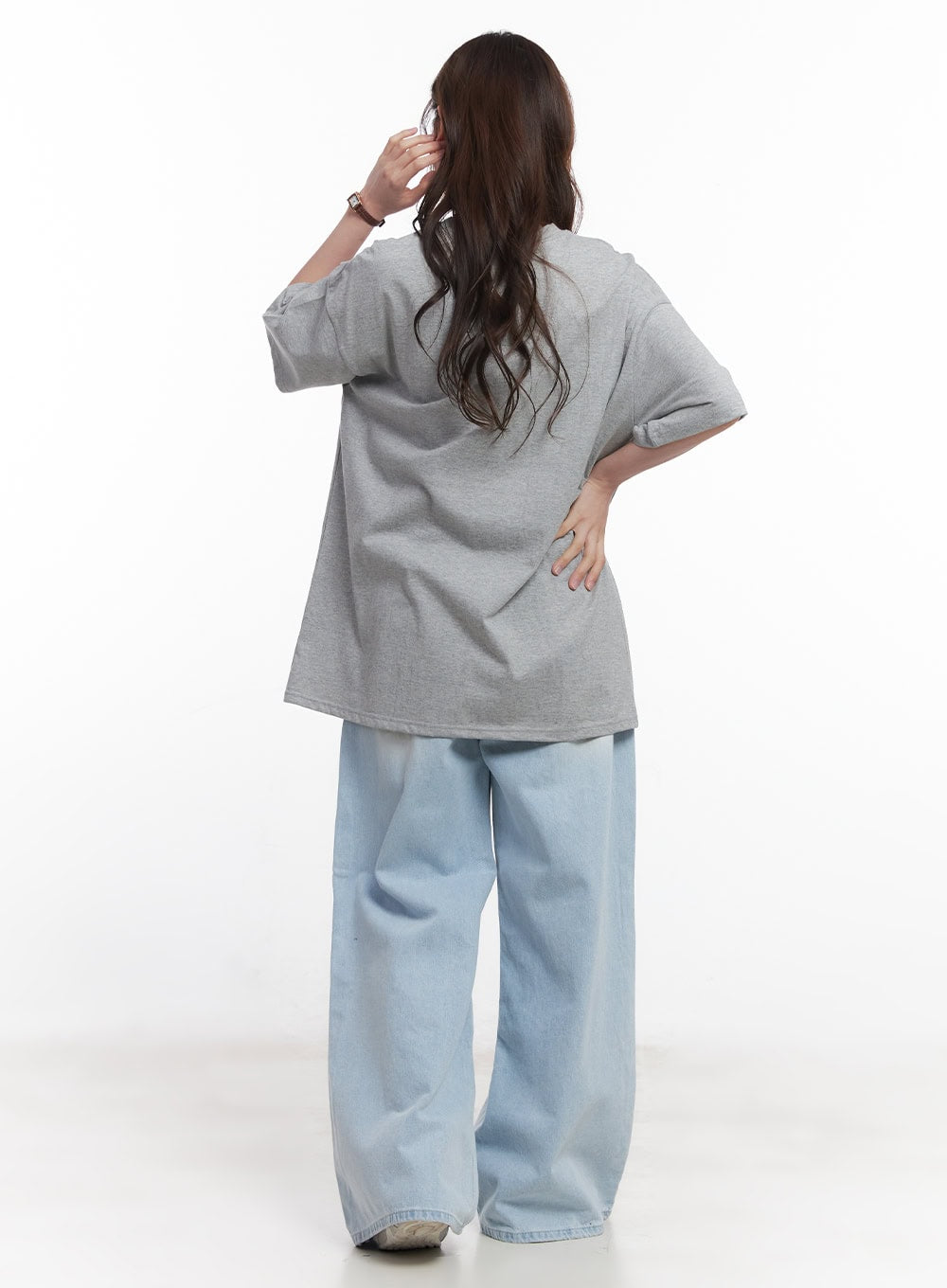 Judie Washed Wide-Leg Jeans CY519 in light blue, back full-body shot on model, wide-leg washed cotton denim with relaxed fit, paired with gray oversized tee and white sneakers.