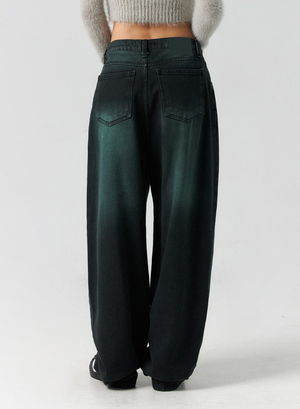 Comfy Wide Leg Color Jeans CS305 in dark green, back view close-up on model, dual back patch pockets with stitching, green-to-black faded wash, wide-fit full-length denim.