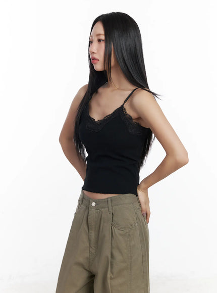 padded-lace-trim-cami-top-cj530