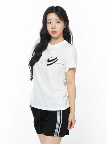 pattern-hearts-graphic-crop-tee-cd805