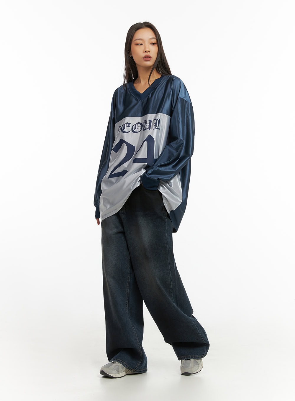Imogen WashedSky Loose-Fit Denim IO409 in dark blue, full-body front relaxed stance on model, baggy washed denim with wide leg, tucked-out jersey top and grey sneakers styling.