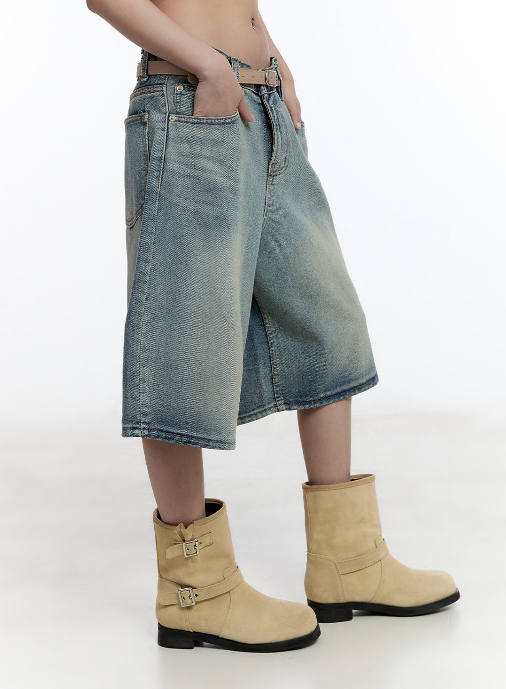 Washed Midi Baggy Jorts CY530 in blue, side close-up on model, wide-leg silhouette with side pocket and washed gradient denim texture, tan belt.