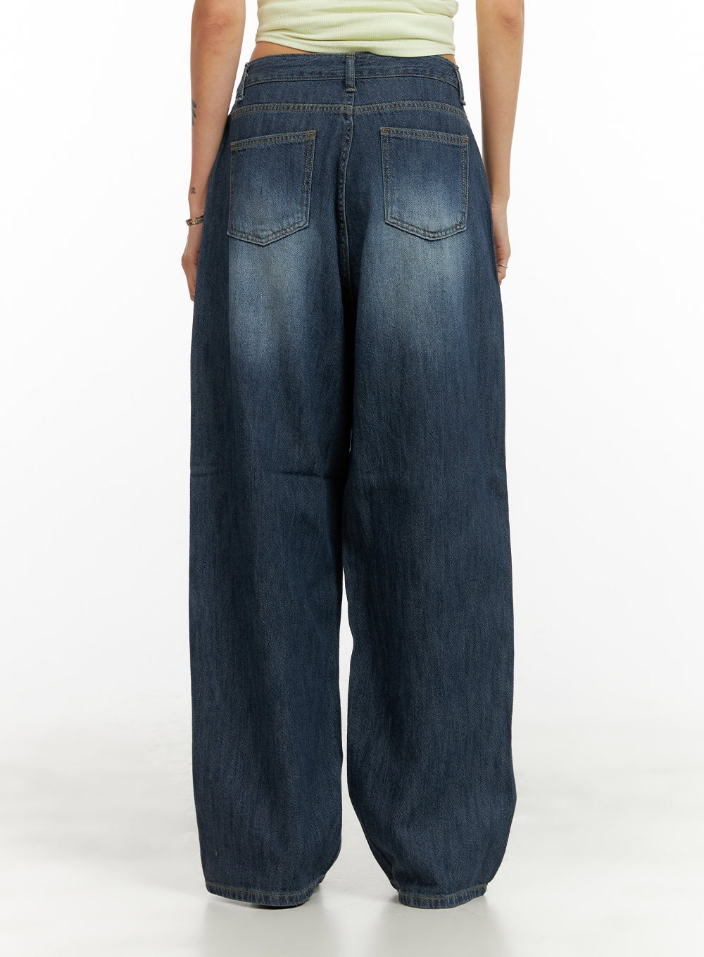 Low Rise Wide Fit Baggy Jeans CY431 in dark blue, back close-up waist-to-hem on model, dual square patch pockets with stitching detail, washed indigo denim, wide baggy silhouette.