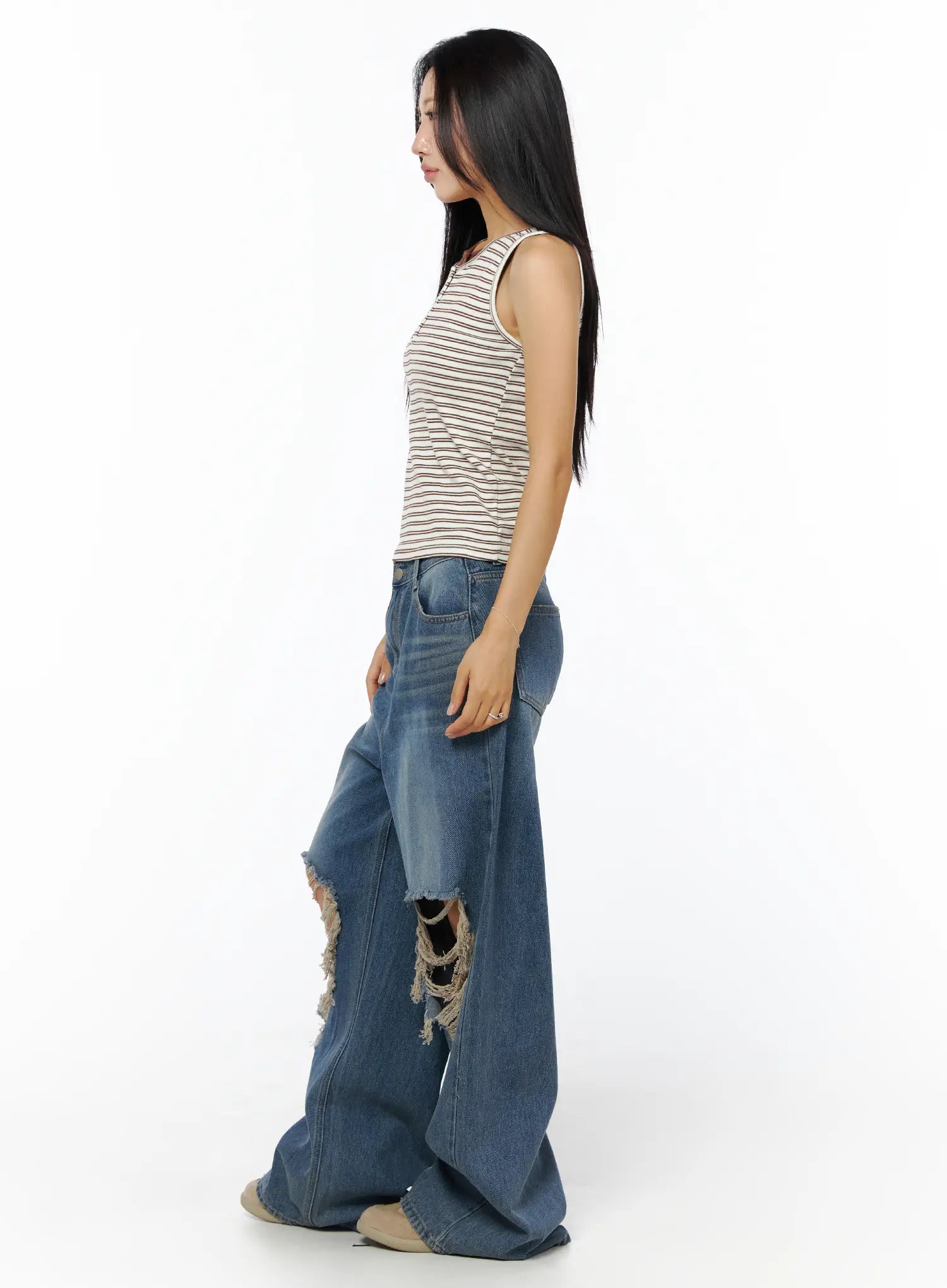 mika-distressed-wide-leg-jeans-cu512