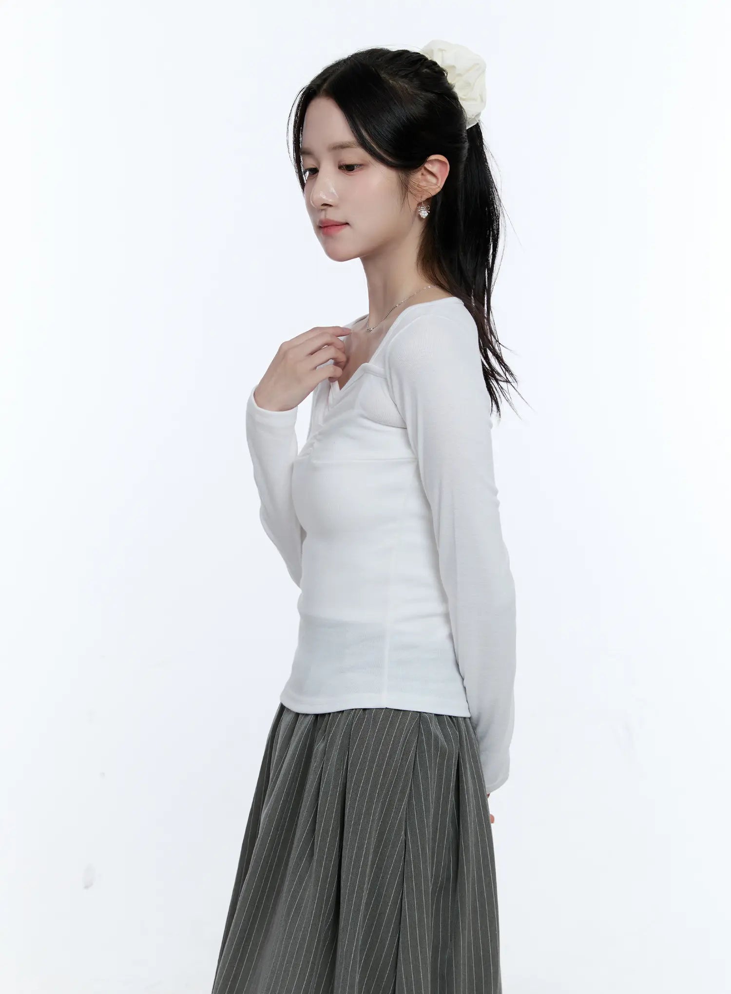 heart-neck-shirred-long-sleeve-top-cg514