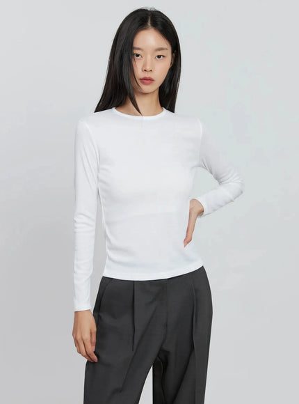 essential-round-neck-long-sleeve-top-in507