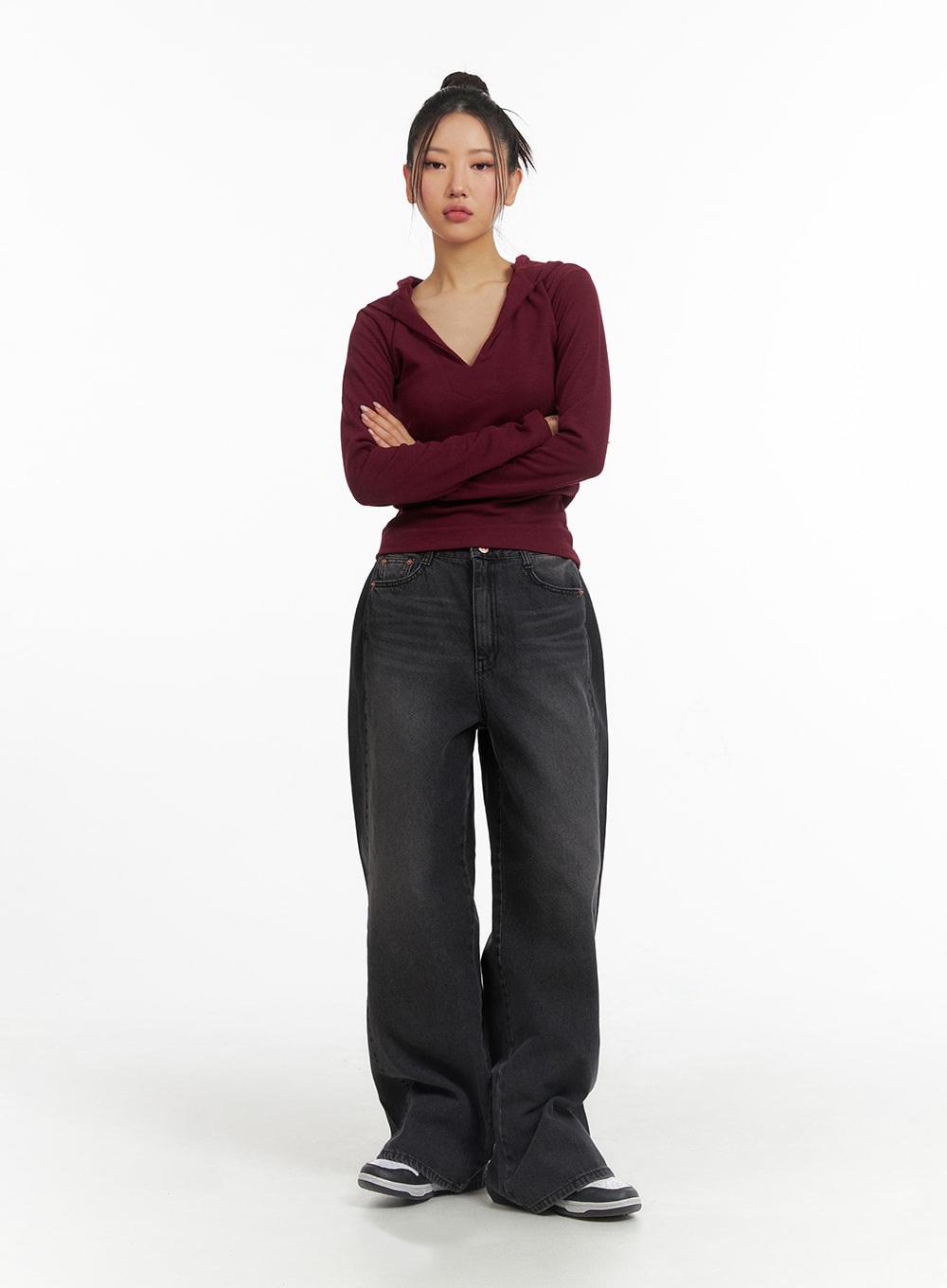 Washed Denim Wide-Leg Jeans CJ426 in black, full-body front shot on model arms crossed, petite wide-leg washed denim showing full length, paired with burgundy hooded top and sneakers.