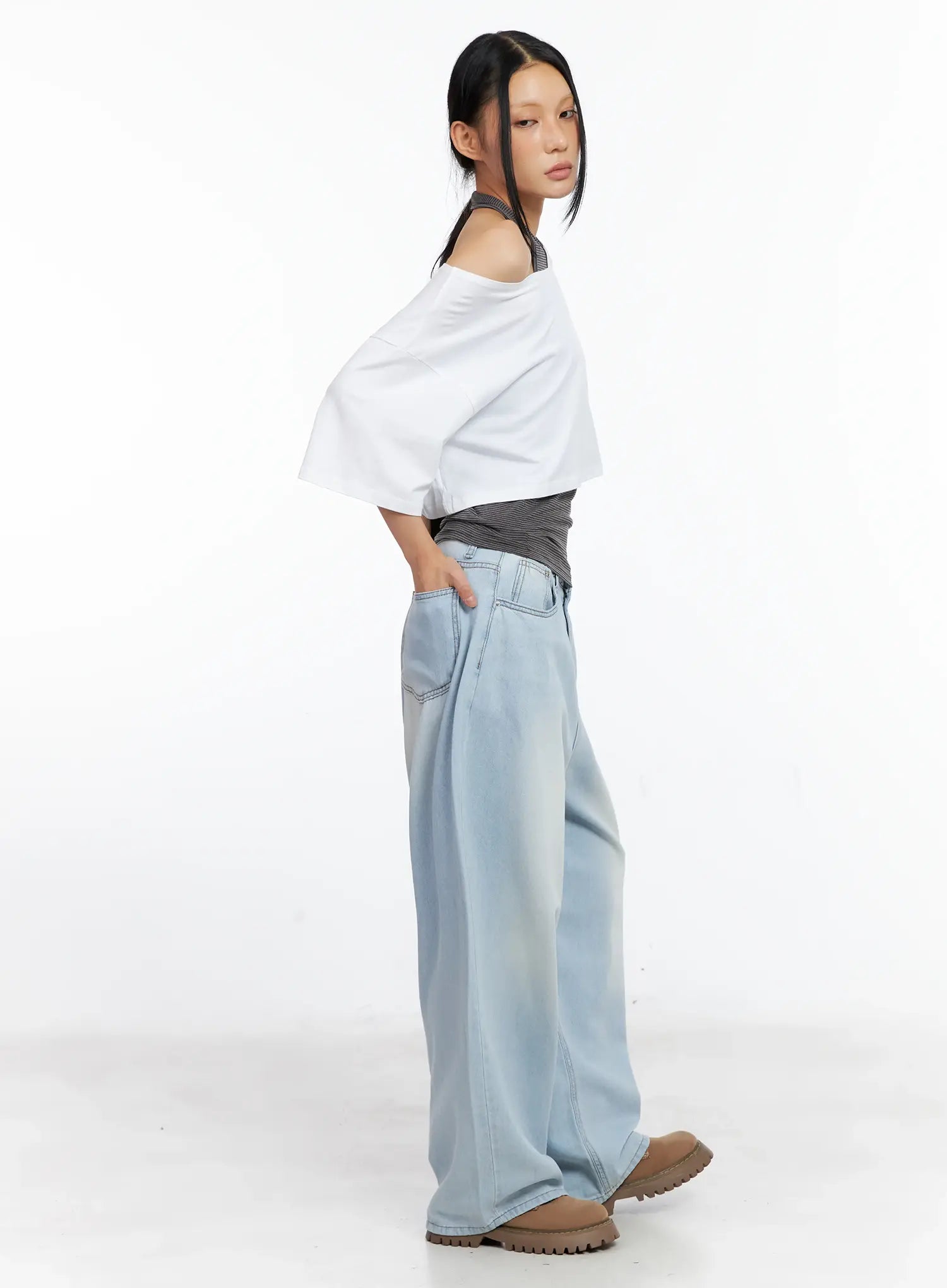 Bona Relaxed-Fit Denim Jeans CL529 in light blue, full-body side profile on model, wide-leg washed denim with long floor-grazing length, paired with white crop top and gray halter inner.