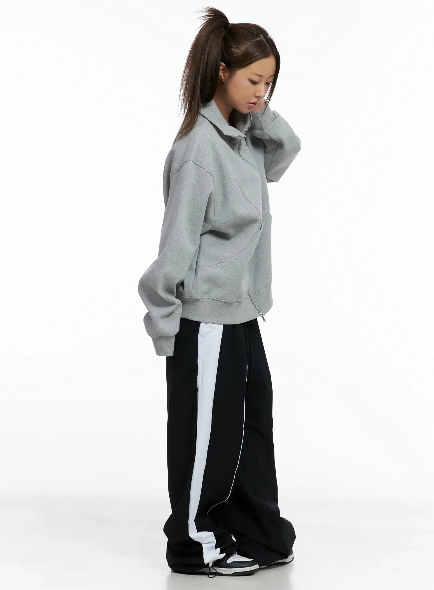 contrast-stripe-nylon-track-pants-cs505