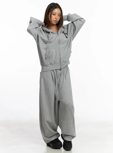 studded-cross-zip-hoodie-iy501