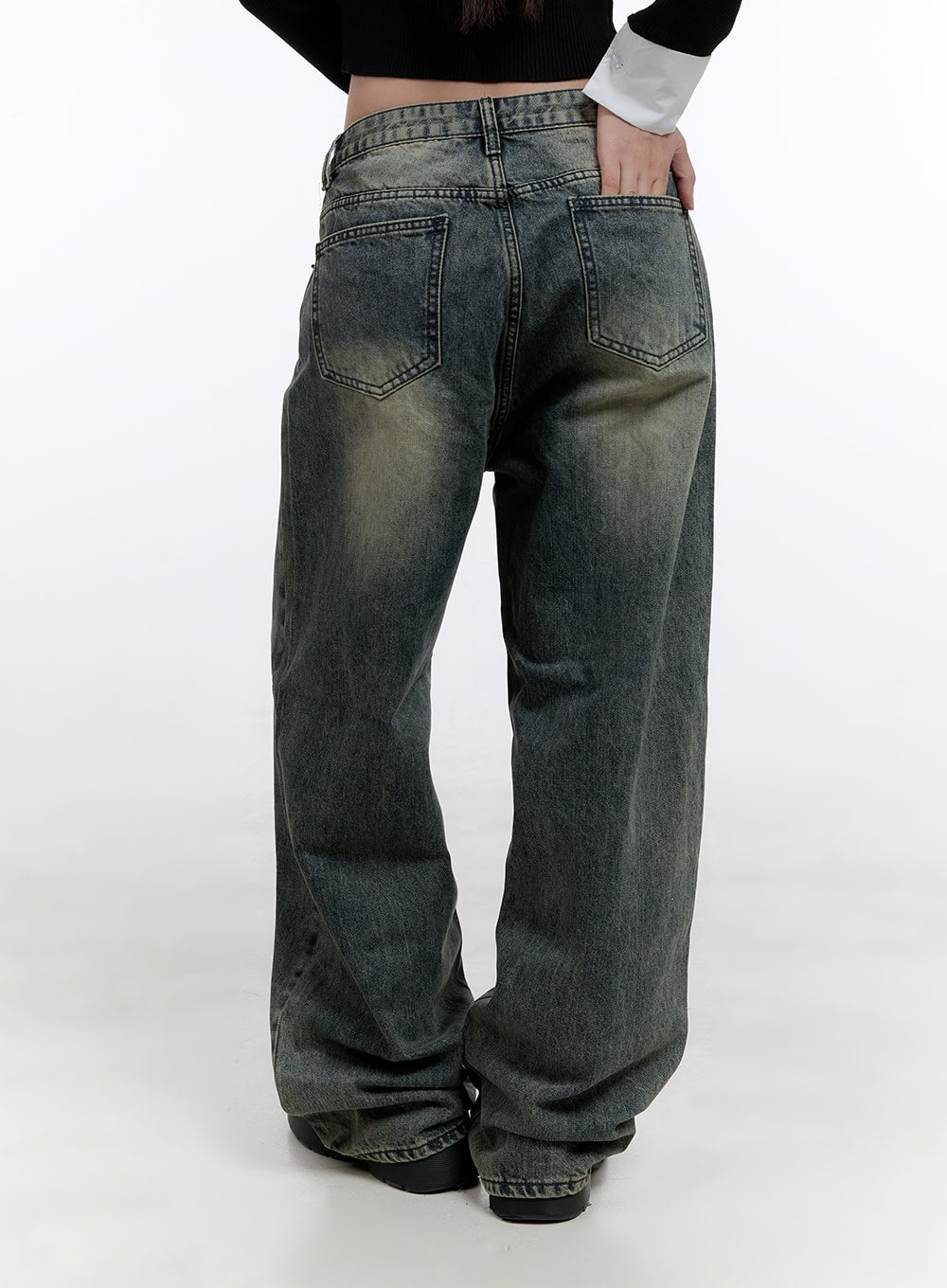 BohoVibe Loose Pants CS406 in dark blue, back close-up on model, showcasing dual patch pockets with topstitching, heavy acid-wash fading gradient, and wide floor-grazing hem.