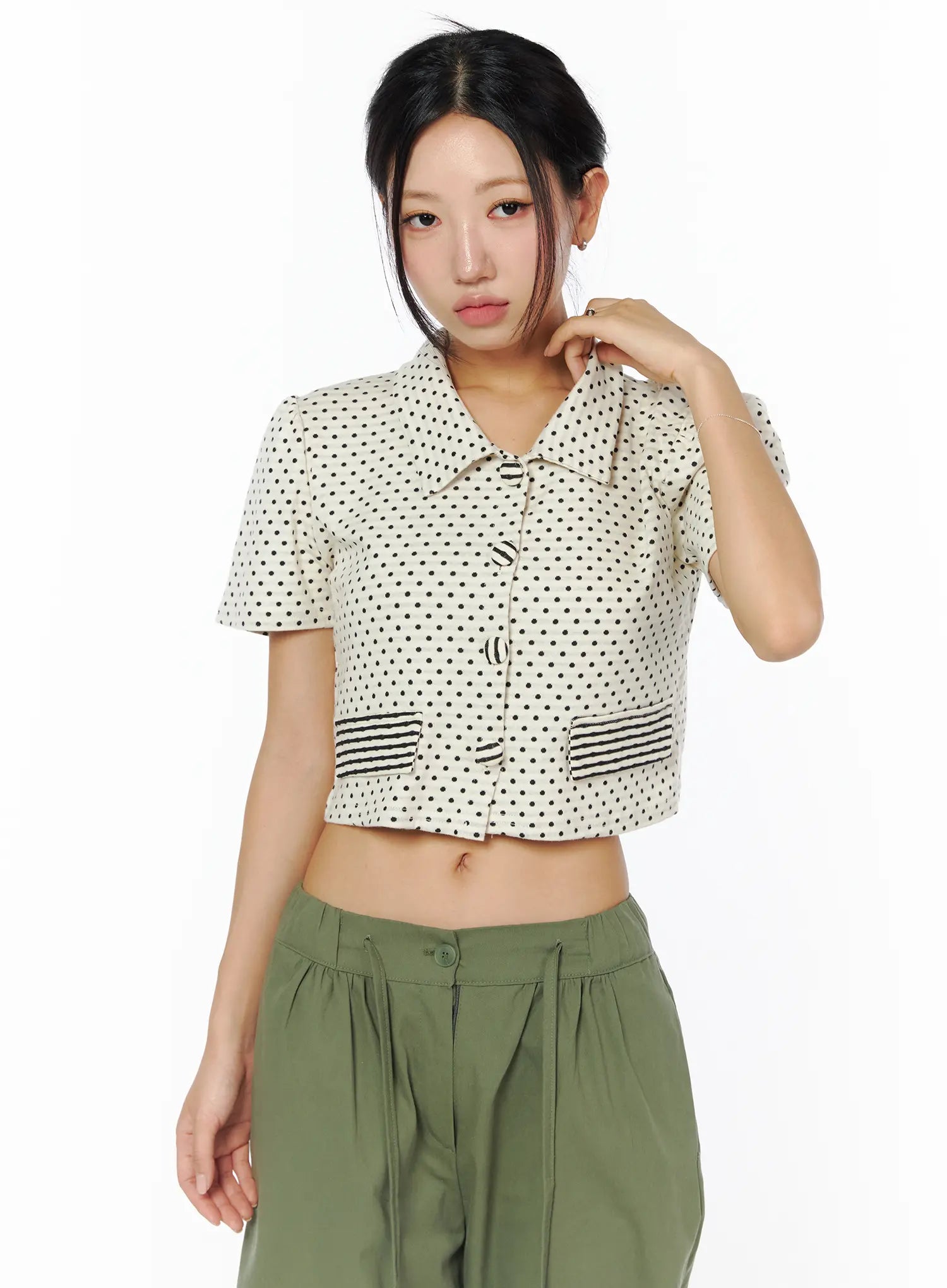collared-polka-dot-crop-cardigan-cu512